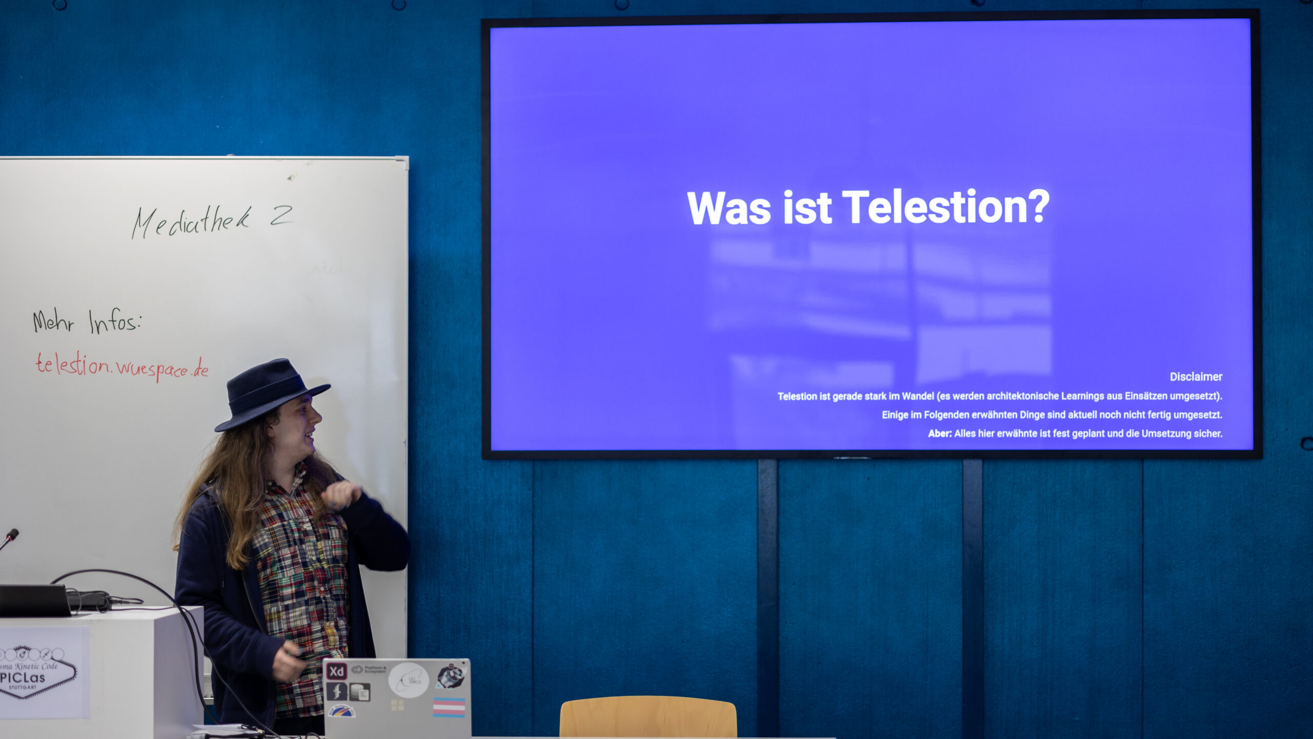 Zuri Klaschka giving a short workshop about Telestion, a software project, at the BVSR conference in Stuttgart, Germany